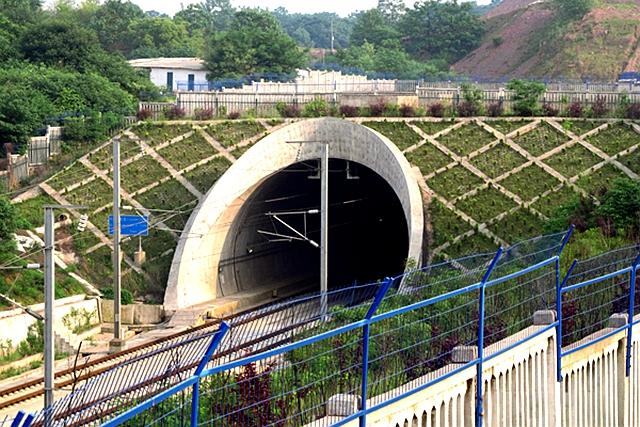 詹天佑预测分析，跨度与连号组合的3D探索